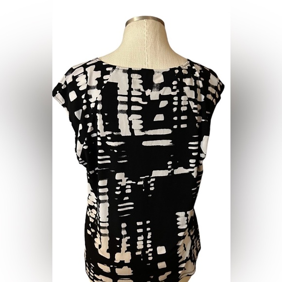 Calvin Klein Sleeveless Black and White Blouse with Decorative Gold Zippers - Picture 2 of 5